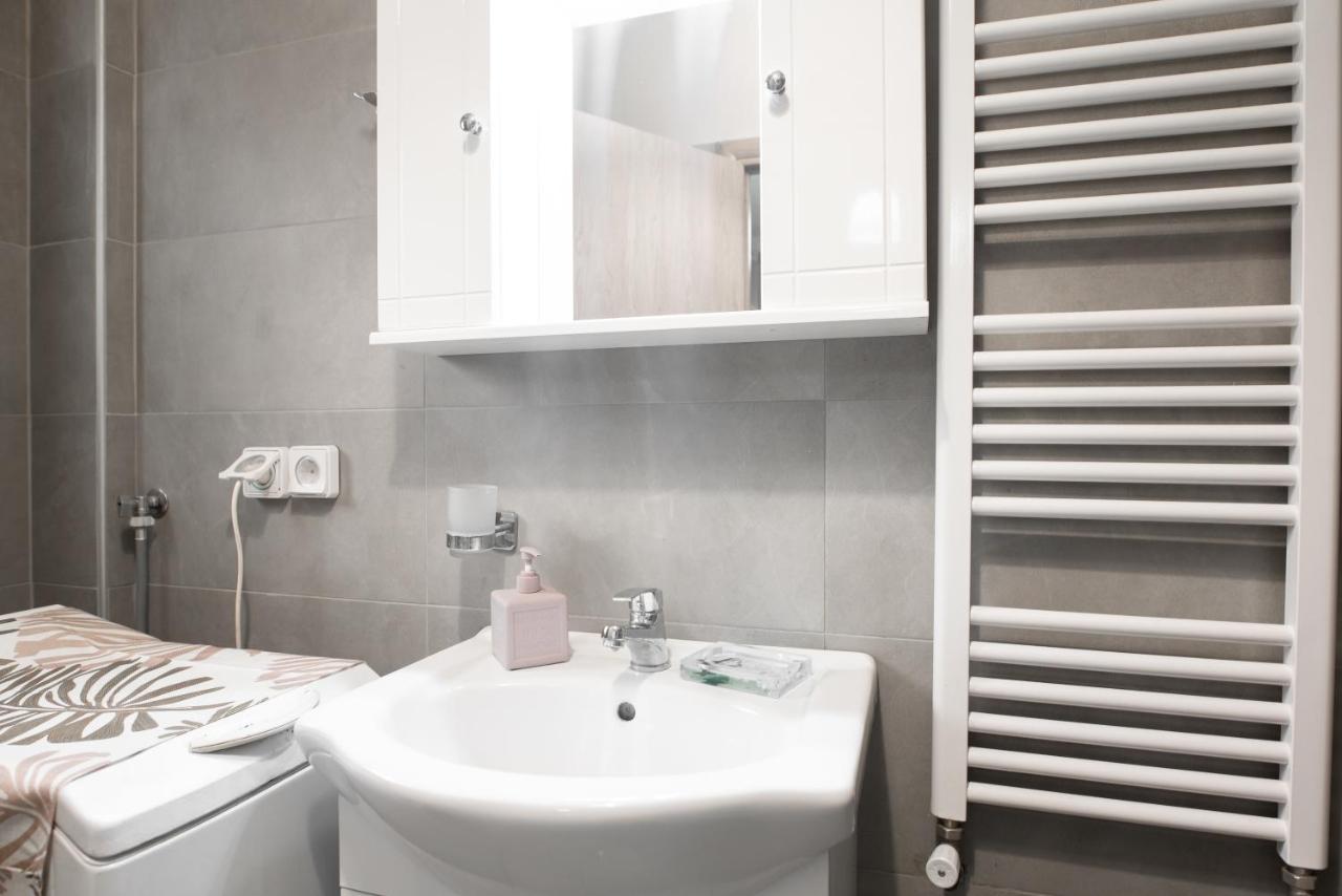 Cozy Cityscape Apartment In เอเธนส์ ภายนอก รูปภาพ